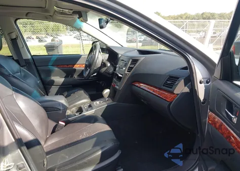 2011 Subaru Outback 3.6R Limited z USA, uszkodzony, nr VIN 4S4BRDKC8B2382195